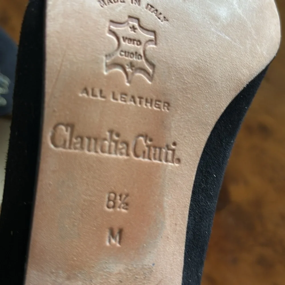 Claudia Ciuti suede embroidered black‎ shoes